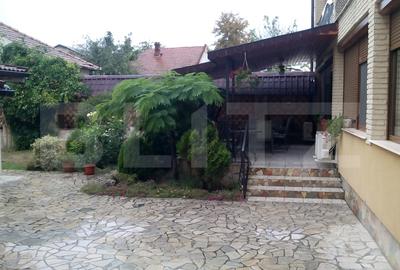 Casă individuală cu 10 camere în Central