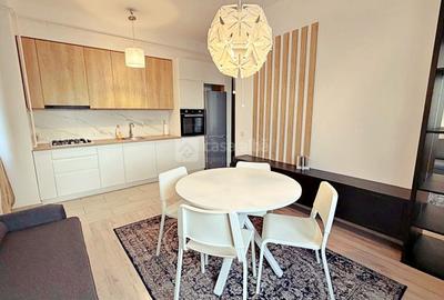 Apartament cu 3 camere semidecomandat, mobilat în Central