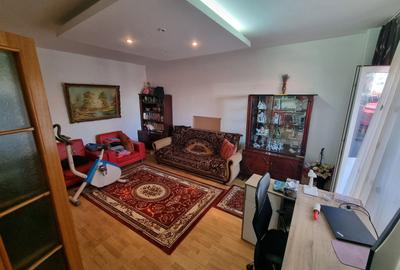 Apartament cu 2 camere decomandat, mobilat în Poarta 6