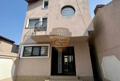 Casă individuală cu 4 camere în Casa de Cultură