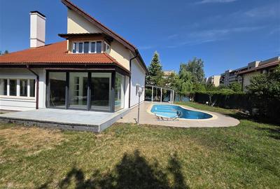 Casă individuală cu 5 camere în Central