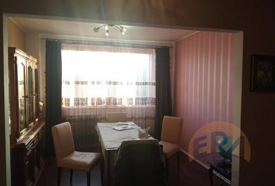 Apartament cu 4 camere decomandat, mobilat în Decebal