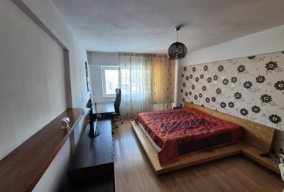 Garsonieră decomandată în Hala Centrală