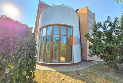 Casă individuală cu 7 camere în Central