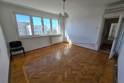 Apartament cu 3 camere decomandat în Gara de Nord