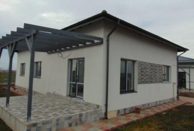Casă individuală cu 4 camere în Bâcu