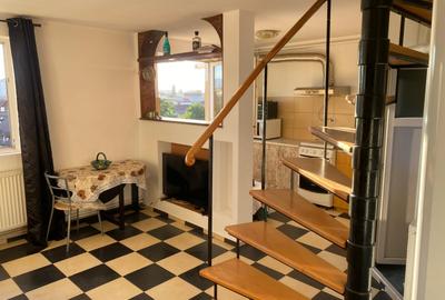 Apartament cu 3 camere decomandat, mobilat în Central