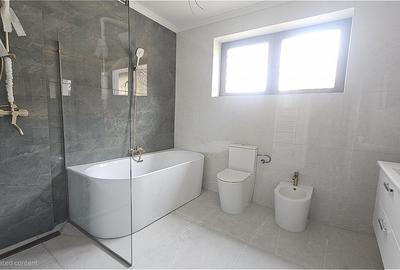 Casă recent renovată – Piața Abator (semicentrală) - 8