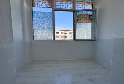 NORD - Apartament 2 cam DECOMANDAT, Etaj 3/4, Bloc 1986 - 3
