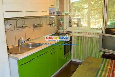 Apartament cu 3 camere semidecomandat în Obor