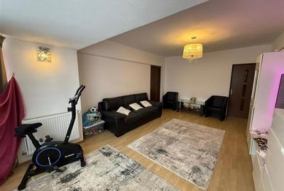 Apartament cu 3 camere decomandat, mobilat în Turnișor