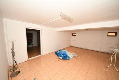 Vila spatioasa, pretabil pentru locuit/clinica, zona Micro 17 – Galati - 52