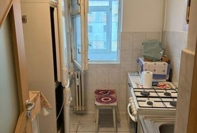 Etaj 3-Podul de Fier-2 Camere Decomandat-bloc 81' - 4