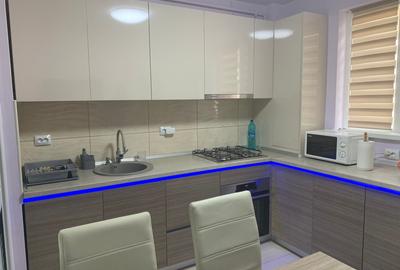 Apartament cu 3 camere decomandat, mobilat în Florești