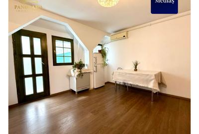 Apartament la etajul 1 cu terasa de 21.5 mp, situat în zona centrală - 12