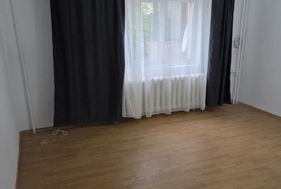 Apartament cu 4 camere decomandat în Vitan