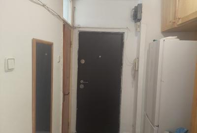 Ofer foto pe whatsapp.  Garsoniera decenta (r) 250 +250 - 3