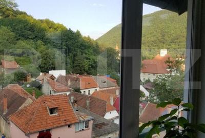 Apartament cu 5 camere decomandat, mobilat în Centrul Istoric