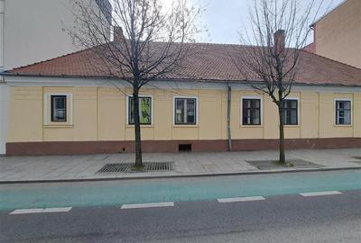 Birou, de 152 mp, în Central