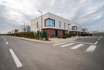 Casă cu 4 camere în Tunari