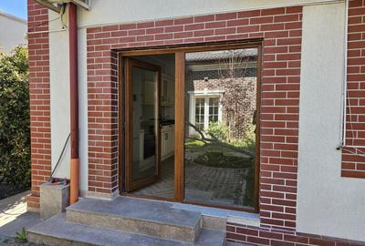 Casă spațioasă de închiriat cu curte amenajată și facilități complete - 12