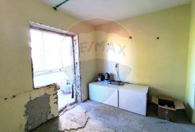 Apartament cu 3 camere de vanzare in zona Faleza Nord - 1