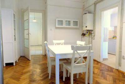 Apartament cu 3 camere decomandat, mobilat în Central