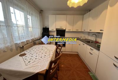 Apartament cu 4 camere 90 mp de inchiriat  etaj 1 in Alba Iulia Cetate Bulevard - 3