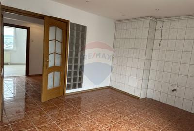 Apartament cu 4 camere de vânzare în zona Calea Romanului - 3