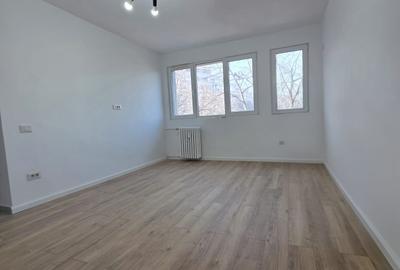 Apartament cu 3 camere semidecomandat în Câmpia Libertății