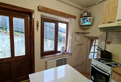 Refugiu cu suflet în inima Scheiului – casă  singur  curte și farmec autentic - 12