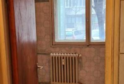 Apartament cu 3 camere semidecomandat în Titan