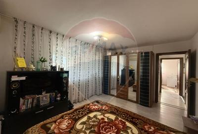 Apartament cu 3 camere de vânzare în zona Lapus - 4