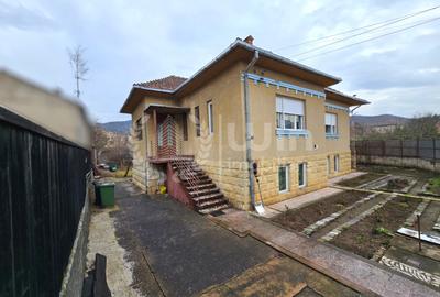 Casă individuală cu 5 camere în Grigorescu