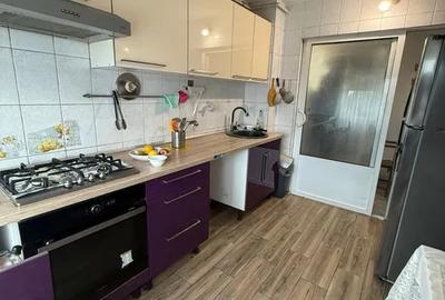 Apartament cu 3 camere decomandat, mobilat în Tomis Nord