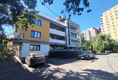 Apartament cu 3 camere decomandat în Tineretului