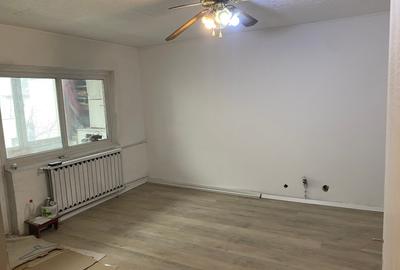 Garsoniera de vinzare Decebal -Muncii et 1,cu balcon in bloc 4 et - 1