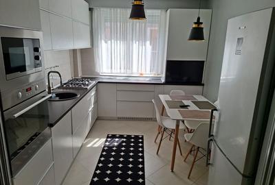 Apartament cu 3 camere semidecomandat în Bună Ziua