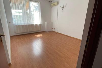 Vila 25 camere 1500 mp utili, 1900 teren, 10 parcari - 10