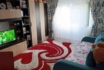 Apartament cu 3 camere decomandat în Tomești