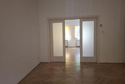 Birou, de 125 mp, în Moșilor