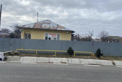 Casa formata din 2 corpuri de vanzare in sat Maluri , comuna Vulturu ,suprafata - 4