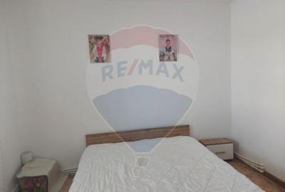 Apartament cu 4 camere decomandat de vânzare în Moinesti - 2