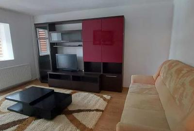 Apartament cu 2 camere decomandat, mobilat în Tractorul