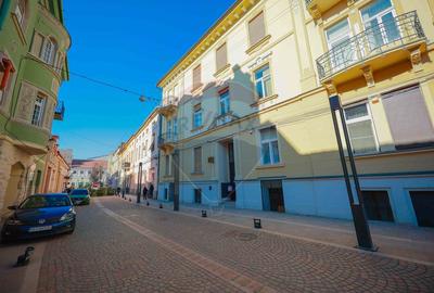 Apartament cu 3 camere semidecomandat în Ultracentral