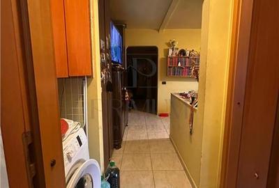 MIRCEA CEL BATRAN - ETAJ 1 - DECOMANDAT - 3 CAMERE - 3