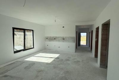 Casă nouă în Sântandrei – Sistem Fotovoltaic, 3 Dormitoare - 4