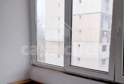 Apartament 3 camere Micro 20, decomandat, etaj intermediar - 5
