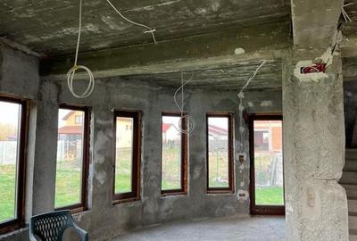 Casă individuală cu 5 camere în Moșnița Nouă