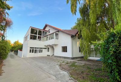 Casă individuală cu 10 camere în Pipera
